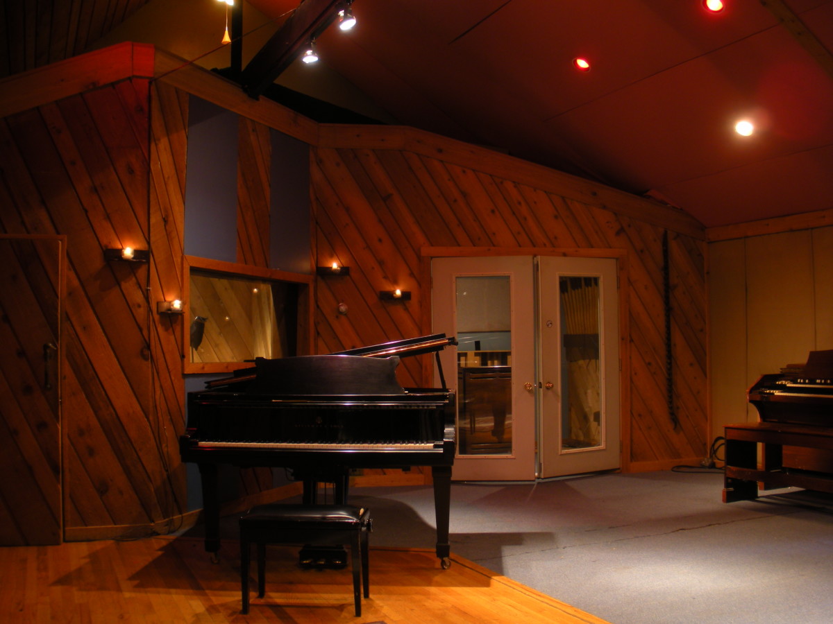 piano-main-rm-booths-carriage-house-studios  